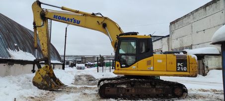   Komatsu PC210 2002 , 2300000 , 