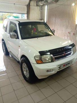  3  Mitsubishi Pajero 2000 , 950000 ,  