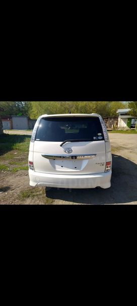    Toyota Isis 2012 , 1450000 , 