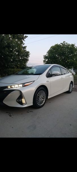  Toyota Prius PHV 2017 , 2200000 , --