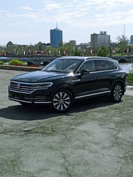 SUV   Volkswagen Touareg 2020 , 5900000 , 