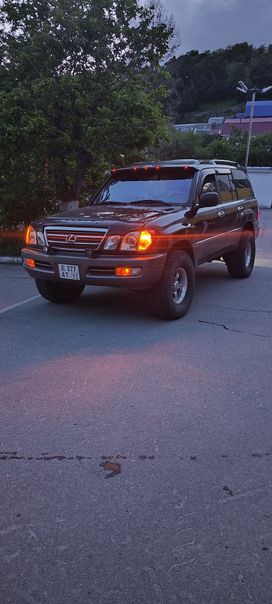 - LX470, 2001