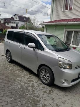    Toyota Voxy 2008 , 1390000 , 
