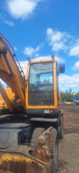   Hyundai R210W-9S 2013 , 8600000 , 