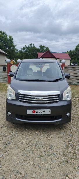    Toyota Noah 2010 , 1300000 , 