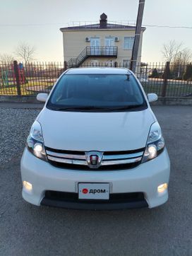    Toyota Isis 2013 , 1750000 , 