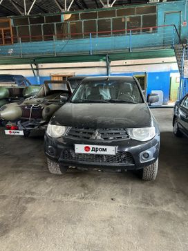  Mitsubishi L200 2013 , 900000 , 