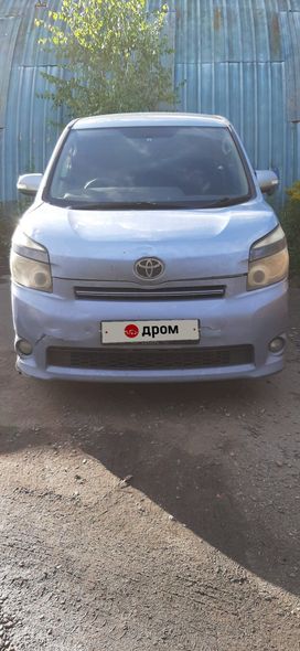    Toyota Voxy 2008 , 1325000 , 