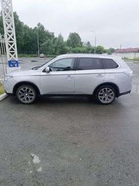SUV   Mitsubishi Outlander 2014 , 1800000 , 