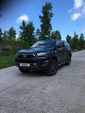 Пикап Toyota Hilux 2022 года, 8600000 рублей, Новосибирск
