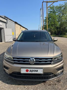 SUV   Volkswagen Tiguan 2018 , 2800000 , --