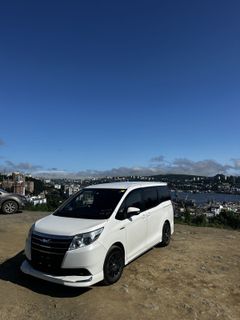 Toyota Noah, 2014
