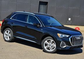 SUV   Audi Q3 2021 , 2411000 , 