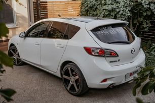  Mazda Mazda3 2011 , 988000 , 
