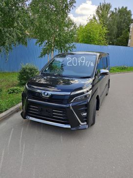    Toyota Voxy 2018 , 2770000 , 