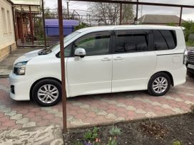   Toyota Voxy 2010 , 1650000 , 