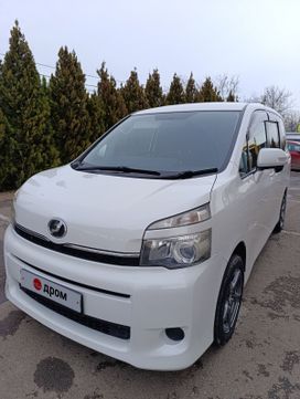    Toyota Voxy 2010 , 1520000 , 