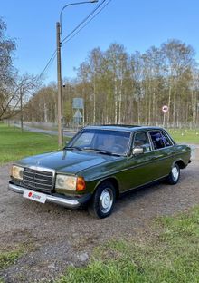- W123, 1979