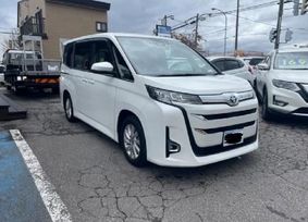    Toyota Noah 2022 , 4150000 , 