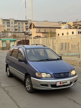 Минивэн или однообъемник Toyota Ipsum 1996 года, 600000 рублей, Чита