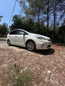    Toyota Prius Alpha 2014 , 1700000 , 