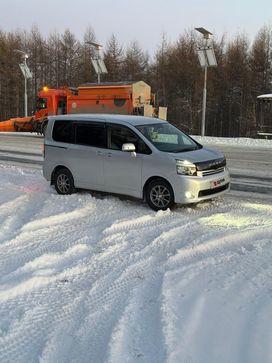    Toyota Voxy 2008 , 1510000 , 