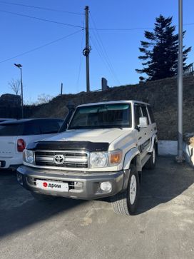 SUV   Toyota Land Cruiser 2011 , 3300000 , 