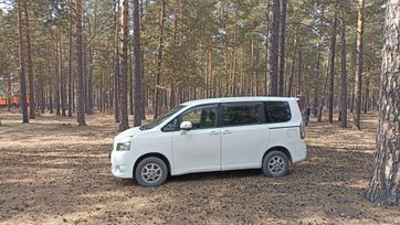    Toyota Voxy 2008 , 1500000 , 