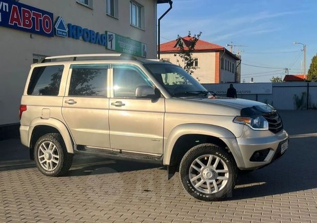 SUV     2015 , 749000 , 