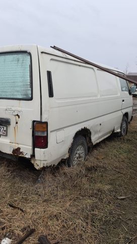    Nissan Homy 1995 , 190000 , --