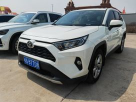 SUV   Toyota RAV4 2021 , 2330000 , 