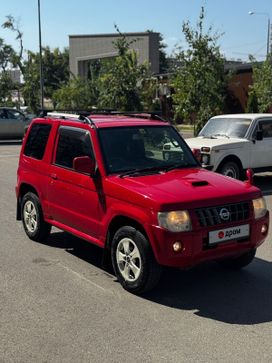  3  Nissan Kix 2010 , 575000 , 