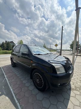  Ford Fusion 2005 , 400000 ,  