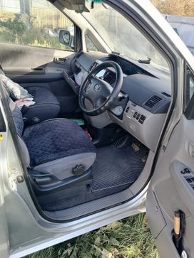    Toyota Voxy 2004 , 450000 , 