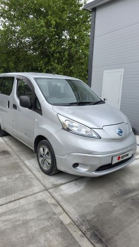    Nissan e-NV200 2014 , 750000 , 