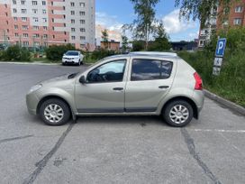  Renault Sandero 2011 , 700000 , 