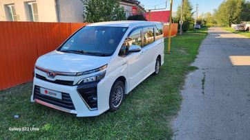    Toyota Voxy 2017 , 2250000 , 