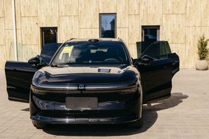 SUV   Zeekr 7X 2025 , 4900000 , 