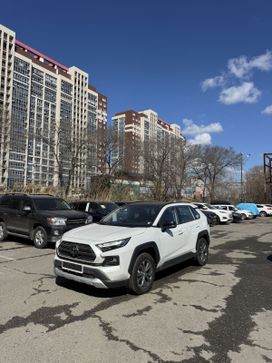 SUV   Toyota RAV4 2023 , 4000000 , 