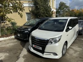    Toyota Noah 2016 , 2200000 , 