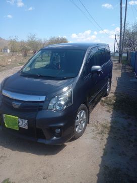    Toyota Noah 2010 , 1400000 , 
