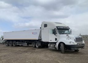   Freightliner Columbia 2003 , 2450000 , 