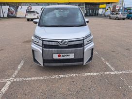    Toyota Voxy 2018 , 2900000 , 