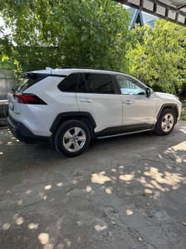 SUV   Toyota RAV4 2021 , 3300000 , 