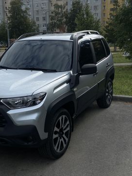 SUV      2023 , 1050000 , 