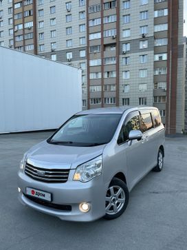    Toyota Noah 2012 , 1420000 , 