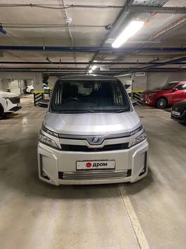    Toyota Voxy 2017 , 2250000 , 