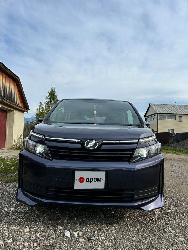    Toyota Voxy 2017 , 1860000 , 