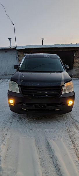    Toyota Noah 2003 , 370000 , 