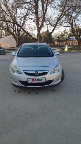 Хэтчбек Opel Astra 2010 года, 800000 рублей, Симферополь